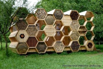 Totem à abeilles 3.jpg