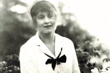 Suzanne Lalique, décoratrice, peintre, créatrice de costumes et collaboratrice de son père René Lalique
